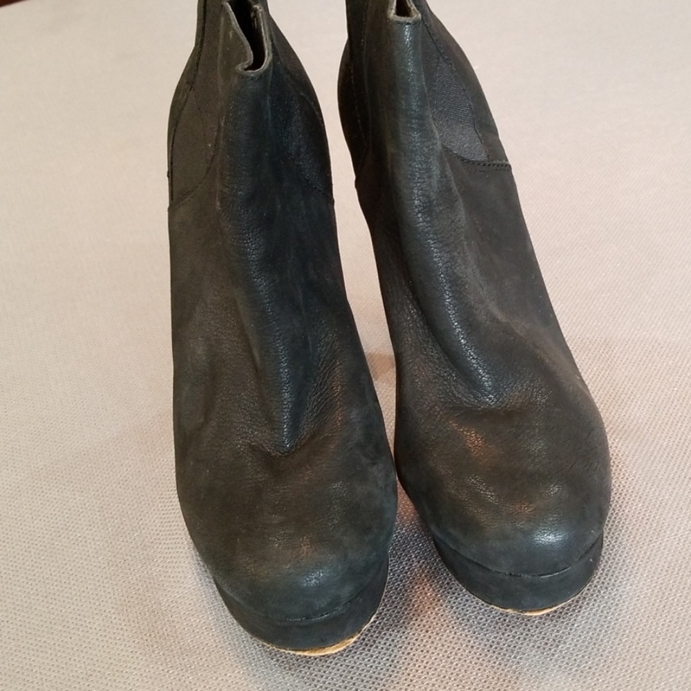 Boots - Picture 3 of 5